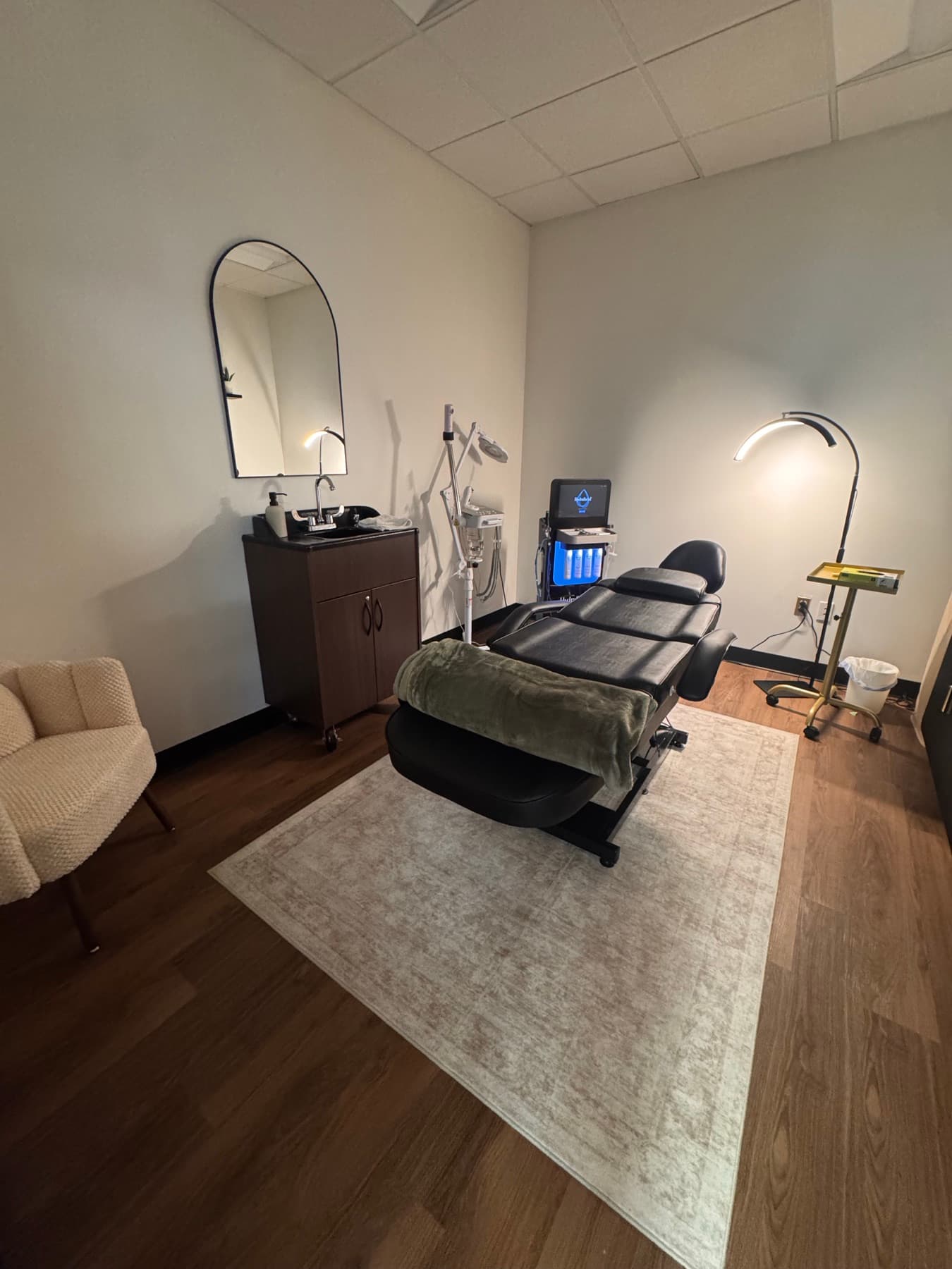 Private treatment room at INFUDERM New Jersey